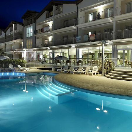 Casa Del Mar Aparthotel Roseto Degli Abruzzi Buitenkant foto