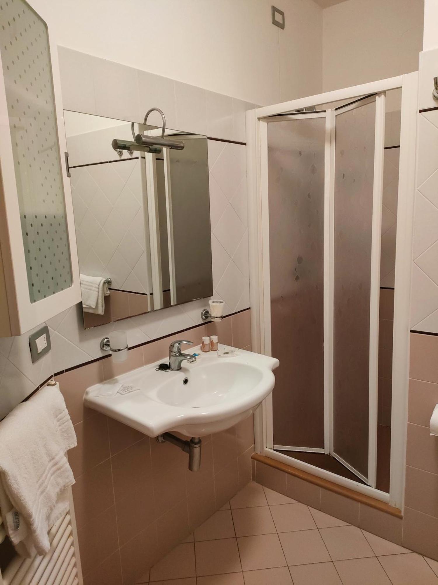 Casa Del Mar Aparthotel Roseto Degli Abruzzi Buitenkant foto