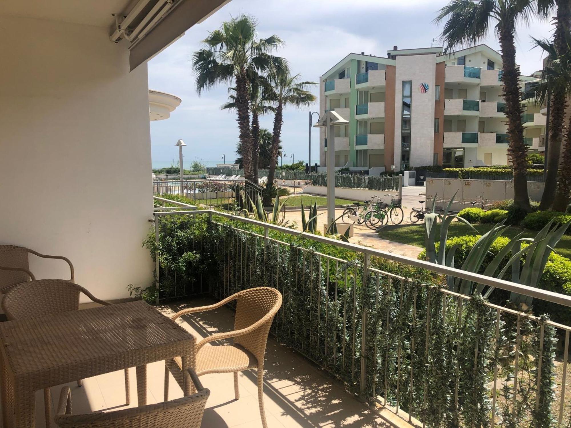 Casa Del Mar Aparthotel Roseto Degli Abruzzi Buitenkant foto