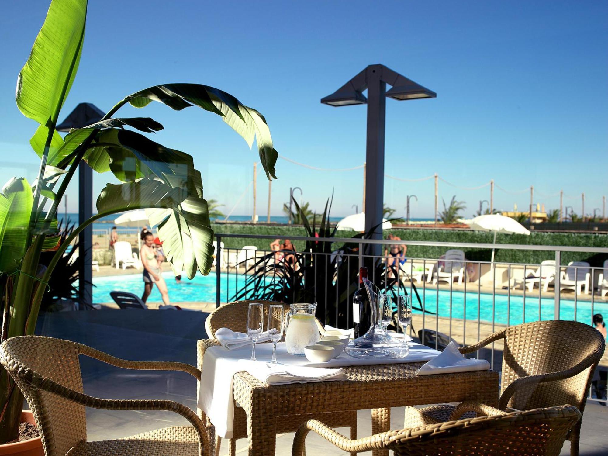 Casa Del Mar Aparthotel Roseto Degli Abruzzi Buitenkant foto