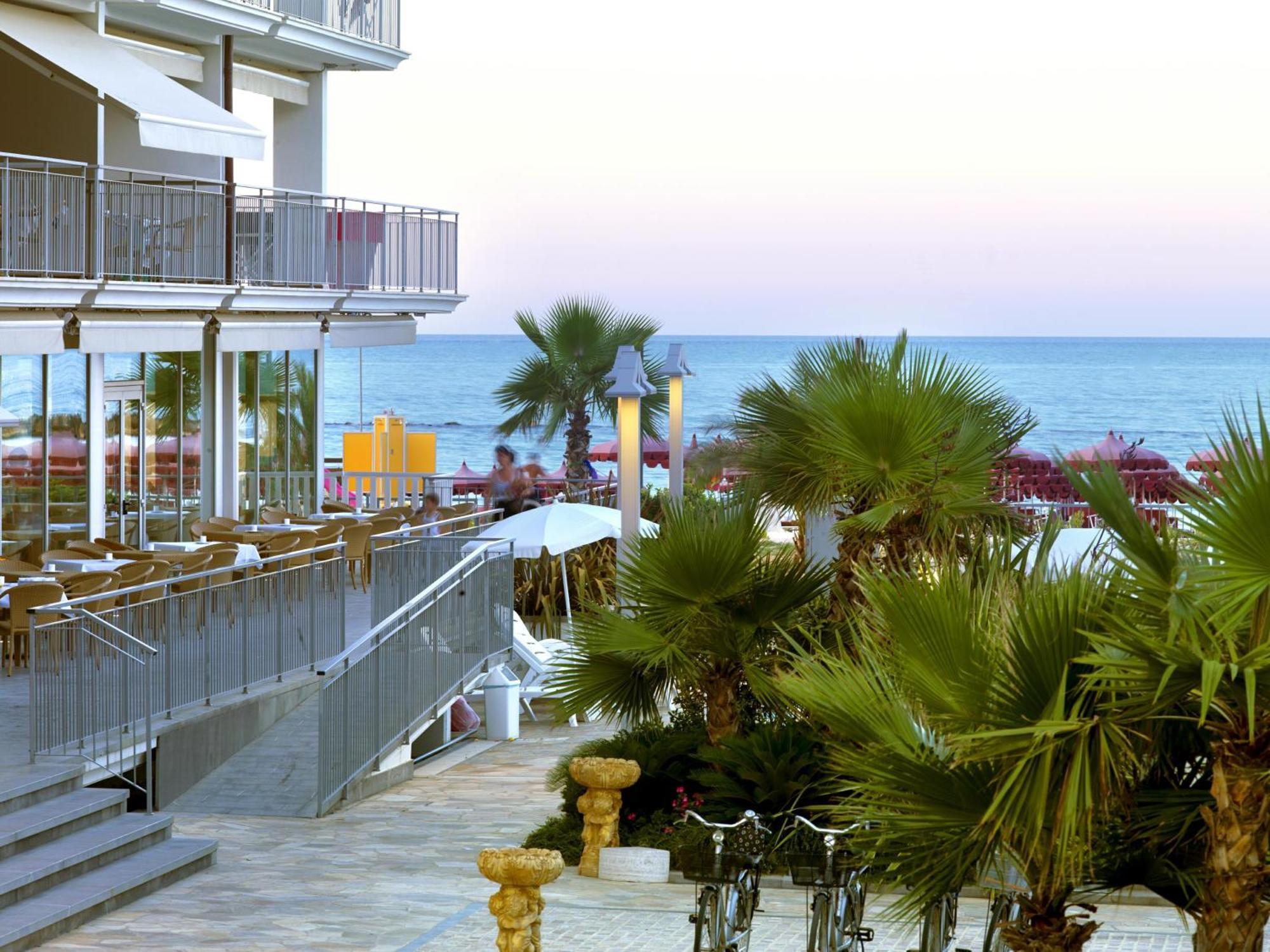 Casa Del Mar Aparthotel Roseto Degli Abruzzi Buitenkant foto