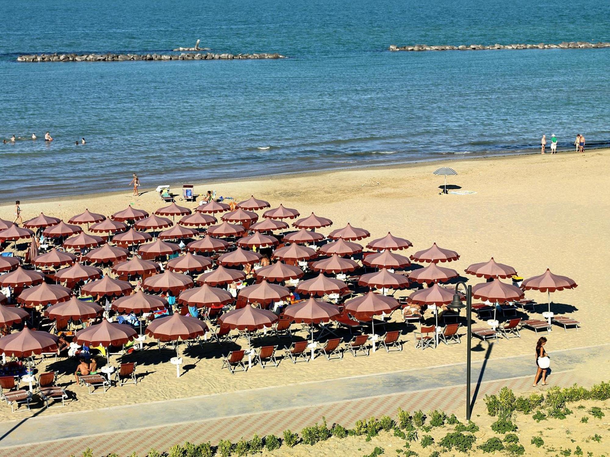 Casa Del Mar Aparthotel Roseto Degli Abruzzi Buitenkant foto