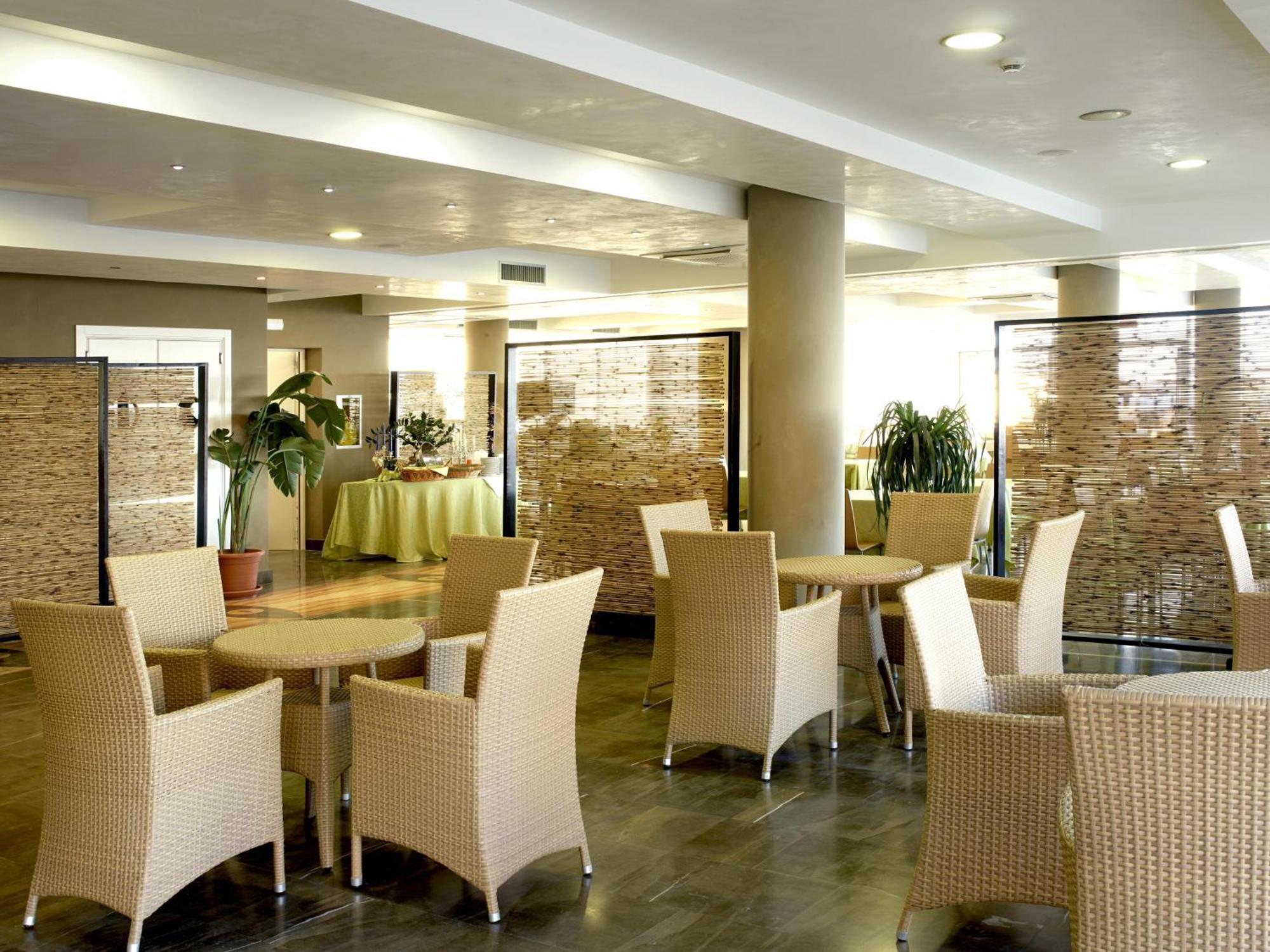 Casa Del Mar Aparthotel Roseto Degli Abruzzi Buitenkant foto