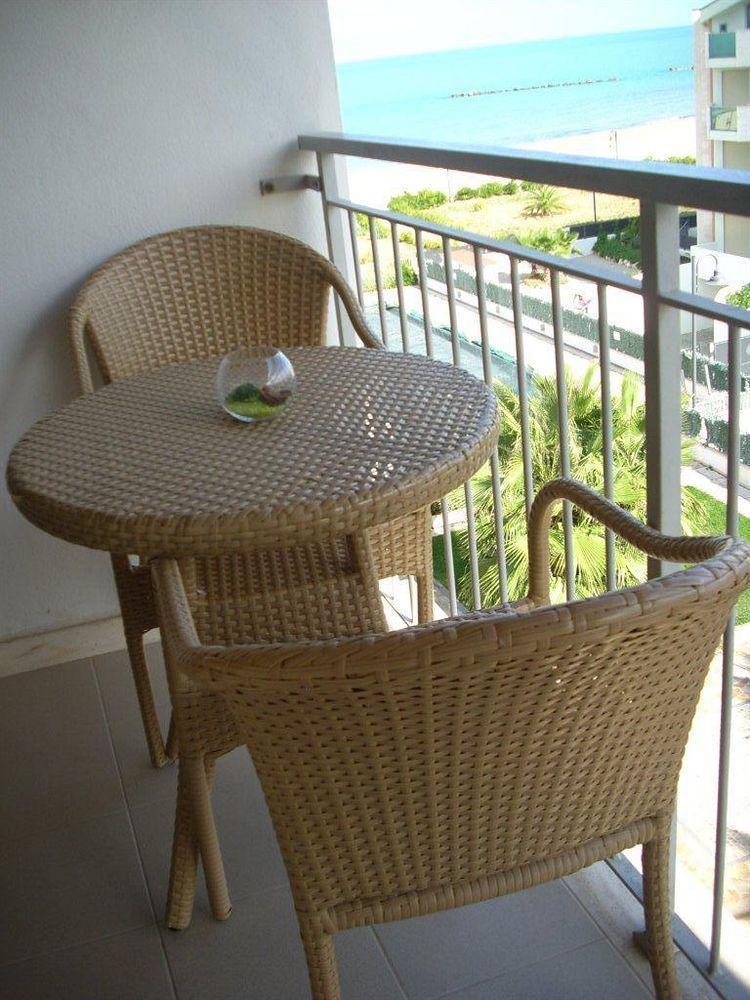 Casa Del Mar Aparthotel Roseto Degli Abruzzi Buitenkant foto