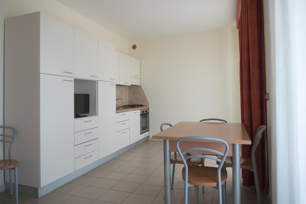 Casa Del Mar Aparthotel Roseto Degli Abruzzi Buitenkant foto