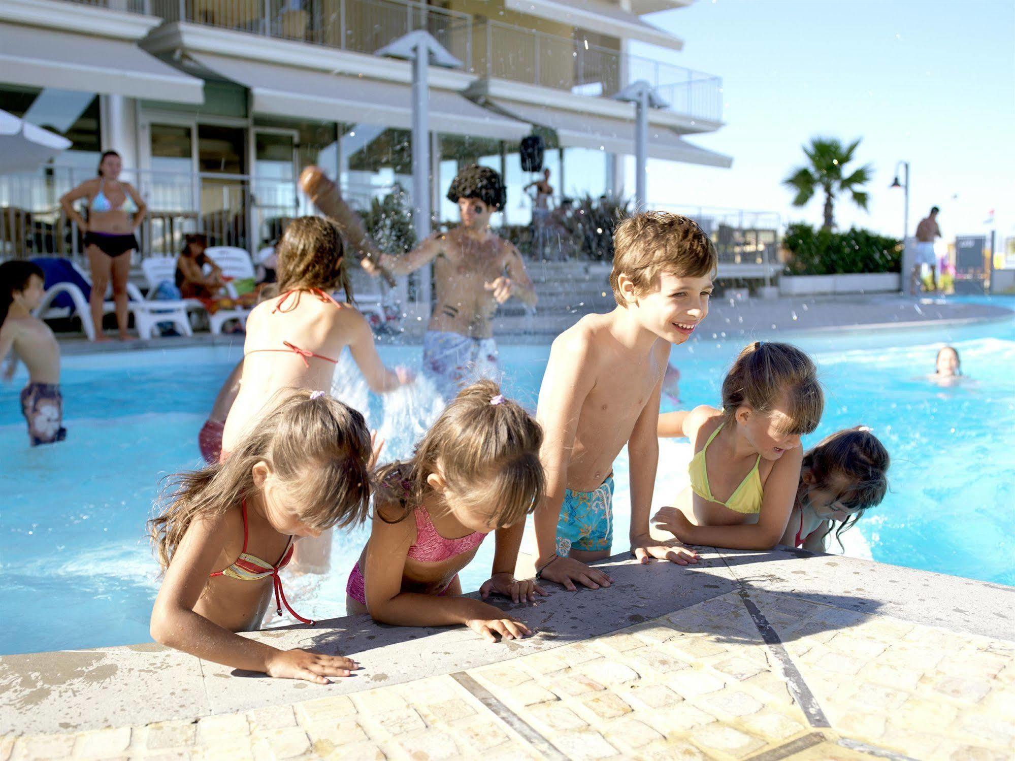 Casa Del Mar Aparthotel Roseto Degli Abruzzi Buitenkant foto