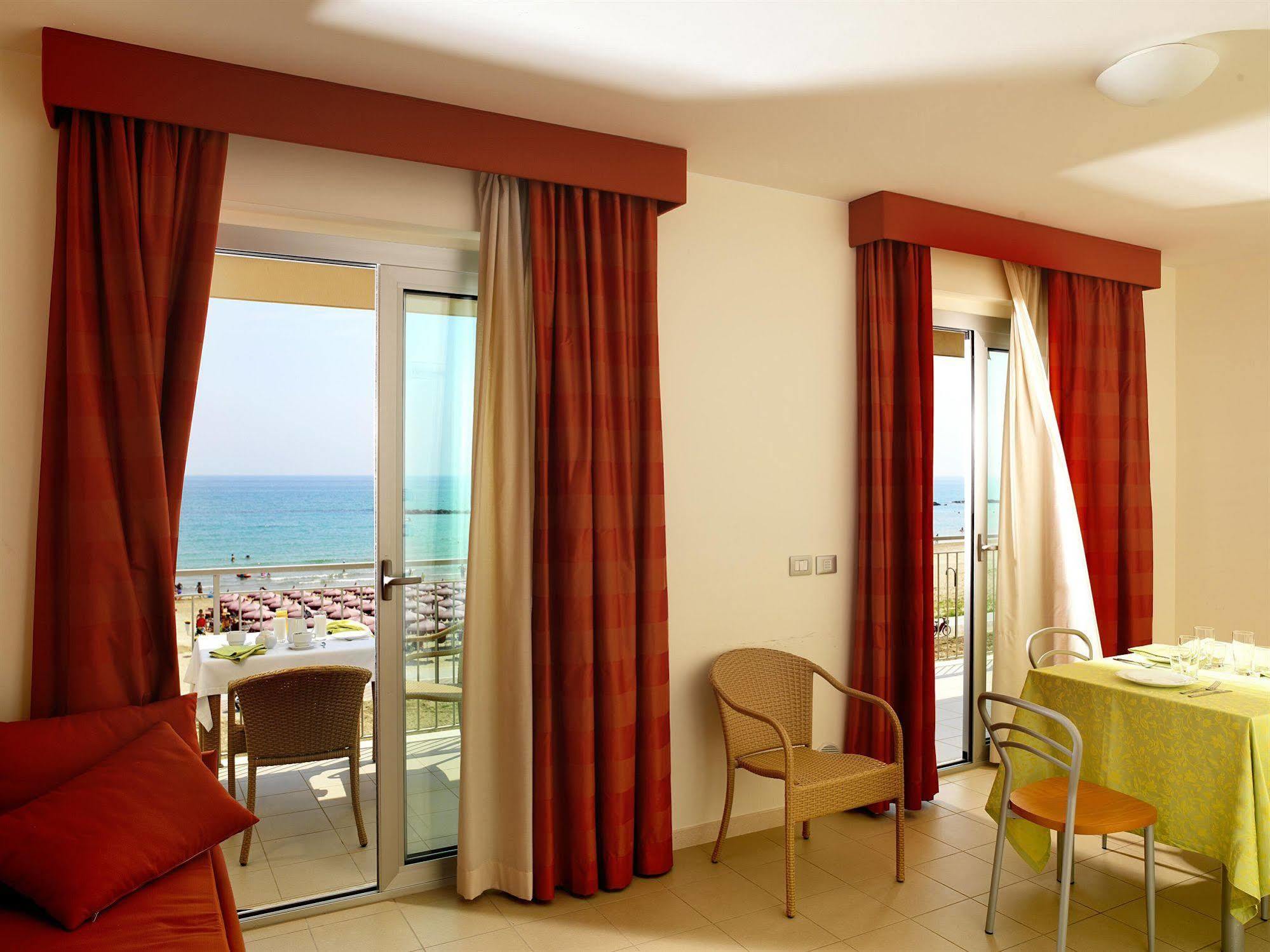 Casa Del Mar Aparthotel Roseto Degli Abruzzi Buitenkant foto